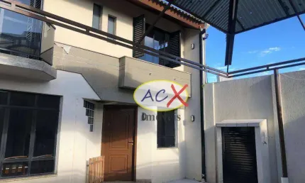 Sobrado com 3 dormitórios à venda, 233 m² por R$ 860.000,00 - Água Verde - Curitiba/PR