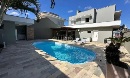 Casa com 3 quartos à venda na Rua Olaria, Floresta, Joinville