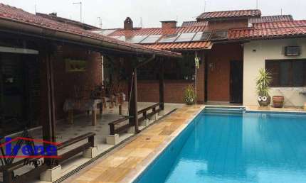 Linda casa 2 quadras da praia, com edícula, piscina 10 x 4,5 metros - Itanhaém/SP