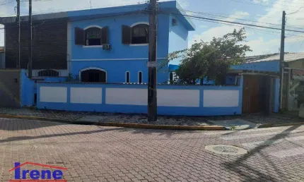 Sobrado à venda no centro por R$ 600.000 - Itanhaém/SP