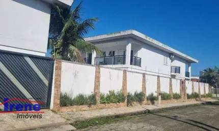 Linda casa alto padrão, lado praia, 100 metros do mar.