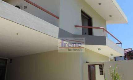Sobrado com 345 m² de área construída com finalidade residencial ou comercial.