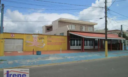 Prédio comercial e residencial com vista para o mar em Itanhaém / SP