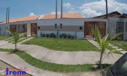 Viva a sensação de estar em uma casa nova e aconchegante, com piscina integrada a areá gourmet, a 200 metros do mar!!!