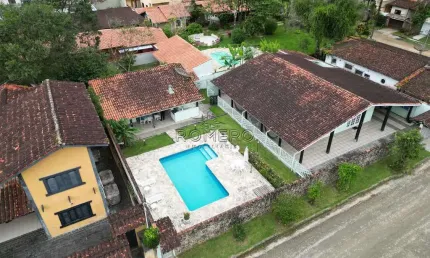 Casa a venda com 6 dorms, praia da lagoinha, ubatuba -r$ 1.3mil