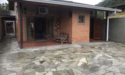 Casa com 3 quartos, Praia da Lagoinha, Ubatuba - R$ 700 mil, Cod: 2038
