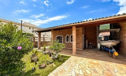 Casa com 5 quartos, Praia da Maranduba, Ubatuba - R$ 750 mil, Cod: 2527