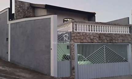 Casa térrea à venda com 3 dormitórios e 4 vagas de garagem no Jardim Esperança, Jundiaí-SP – confor