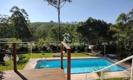 casa à venda com 4 quartos, ampla área de lazer e excelente localização no Loteamento Capital Ville