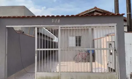 Casa para Venda em Itanhaém, Jequitibá, 2 dormitórios, 1 suíte, 2 banheiros, 2 vagas