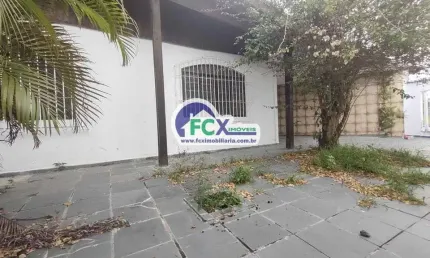 Casa para Venda em Mongaguá, Centro, 2 dormitórios, 1 suíte, 1 banheiro, 2 vagas