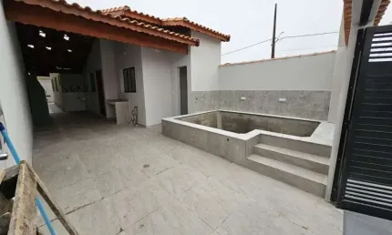 Casa para Venda em Itanhaém, Loty, 2 dormitórios, 1 suíte, 1 banheiro, 1 vaga
