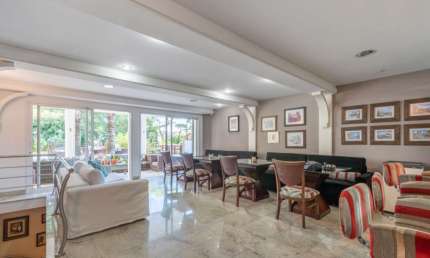Casa, 4 Quartos, 8 Vagas, a Venda, no Bairro Seminário, Jardim Los Angeles, em Curitiba. REbrokers