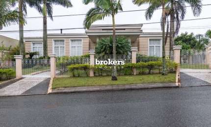 Casa com 6 Quartos, 7 Vagas, a Venda, no Bairro Santa Felicidade, em Curitiba. REbrokers