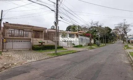 Casa com 3 Dormitórios, a Venda, no Bairro Água Verde, em Curitiba. REbrokers