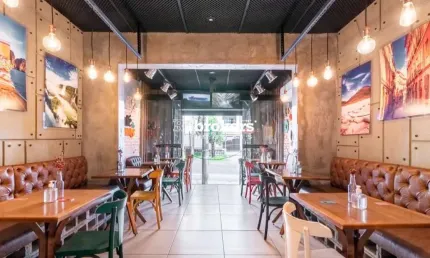 Casa Comercial, Loja, a Venda, no Centro Cívico, em Curitiba. REbrokers