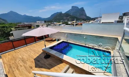 Cobertura à venda no Jardim Oceânico. Reformada. Única. 4 Suítes