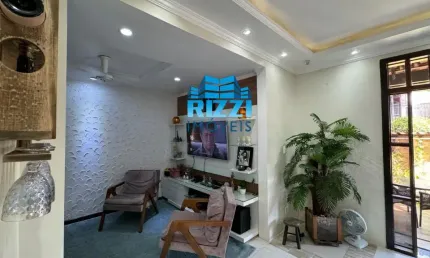 Linda Casa Triplex em Condomínio Fechado na Taquara