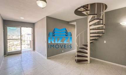 Excelente Cobertura com 03 Quartos na Av. Geremário Dantas