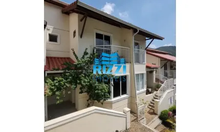 Casa Triplex em Condomínio Fechado na Estrada do Pau Ferro