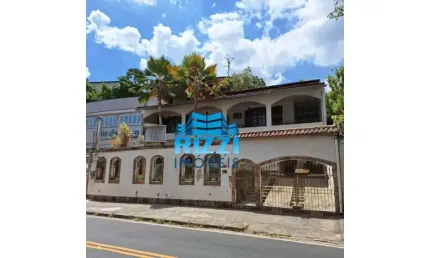 Excelente Casa Duplex localizada na Rua Comendador Siqueira