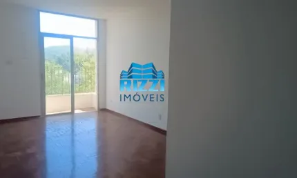 Ótimo Apartamento com 02 Quartos à venda na Av. Geremário Dantas