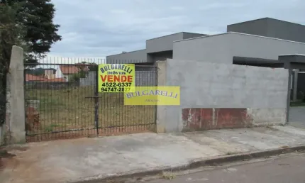 Terreno à venda totalmente plano com òtima localização, bairro do caxambu munido de comercios , esc