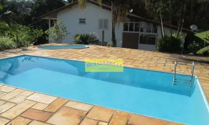 Linda Chácara à venda  Contendo 3 dormitorios 1 suite , salão , churrasqueira com forno , piscina .