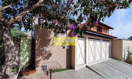 Lindo Sobrado à venda 4 Dormitorios Sendo 2 Suites Com Òtima Localização Bairro Jardim Santa Adelai