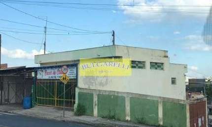 Casa à venda de Esquina Ótima para Investimento contendo casa 2 Quartos, 3 Vagas mais 2 Salões, 261