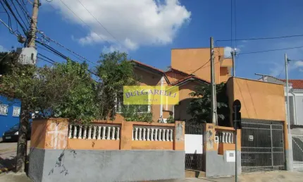 Imovel de esquina em rua comercial , ótimo para renda contendo 2 casas e edicula ou para ponto come