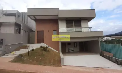 Casa Nova terrea em condomínio, somente a garagem em baixo. Repleta de armários . casa nova