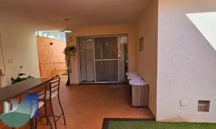 Casa de condomínio com 3 quartos à venda, 159m² - Jardim dos Hibiscos