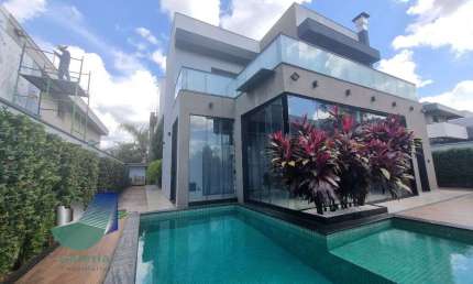 Casa de Condominio com 5 suites para alugar, 420m2 - Alphaville