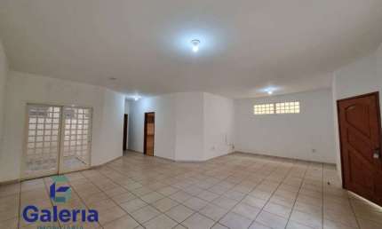 Casa residencial com 3 quartos para alugar, 156m2 - Nova Ribeirania