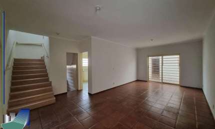 Casa comercial com 4 quartos para alugar, 233m² - Parque dos Bandeirantes