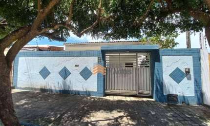 Uma Excelente Casa Para Venda No Bairro Neópolis, Com 150m² de área construída, Na Rua Araponga, Conj. Pirangi, Primeira Etapa, Composta Por Garagem a