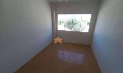 Apartamento Disponível Para Locação No Bairro Tirol, Possui 75m² Composto Por Sala, 2/4, Banheiro Social, Cozinha e Área de Serviço.  ENTRE JÁ EM CONT
