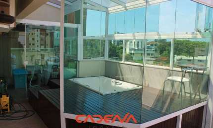 Cobertura com 3 quartos e 2 vagas à venda no Juvevê