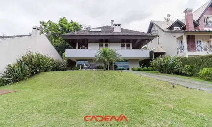 Casa 4 quartos e 4 vagas à venda próximo ao Parque Barigui