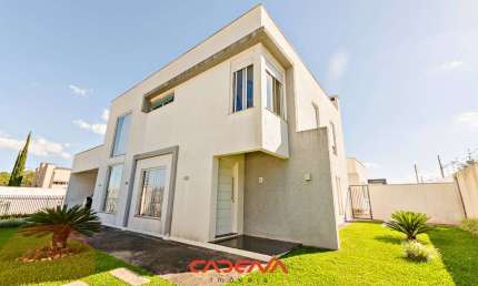 Casa com 5 Quartos, Sendo 3 Suítes, 1 demi-suite e 2 vagas à venda em Santa Felicidade