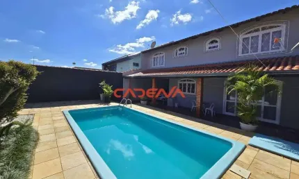 Casa com 4 quartos e 4 vagas para aluguel no Novo Mundo