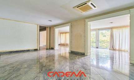 Casa com 5 quartos e 5 vagas à venda no Jardim Los Angeles