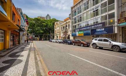 Prédio comercial com 4 pavimentos à venda no Centro