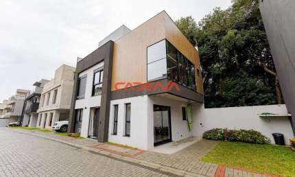 Casa Triplex com 3 quartos e 2 vagas para aluguel no Santa Felicidade
