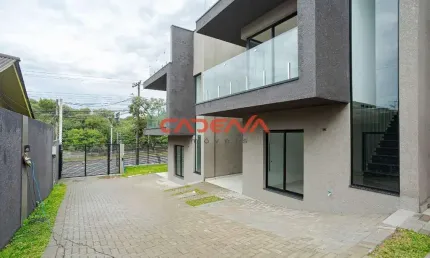 Sobrado com 3 quartos e 2 vagas à venda no boqueirão