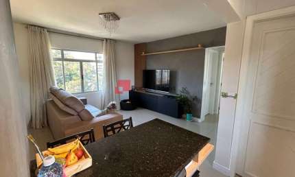 Apartamento semimobiliado com 2 dormitórios e duas vagas cob