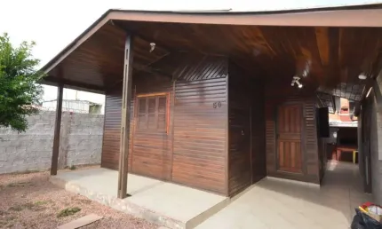 Casa com 2 quartos para alugar no Rio Branco, Canoas , 68 m2 por R$ 1.900