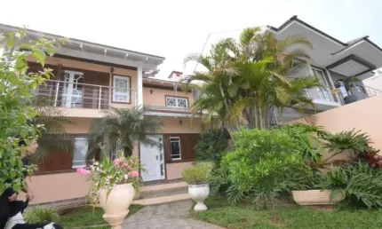 Casa com 3 quartos para alugar na Rua Noruega, --, Marechal Rondon, Canoas por R$ 7.900