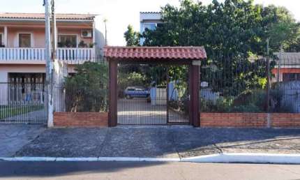 Casa à venda c/ 4 Quartos, 2 Banheiros, Espaço Gourmet, Útil